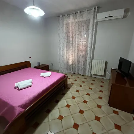 Apartman Lory *