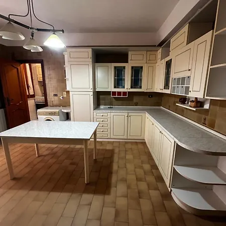 Lory Apartment *